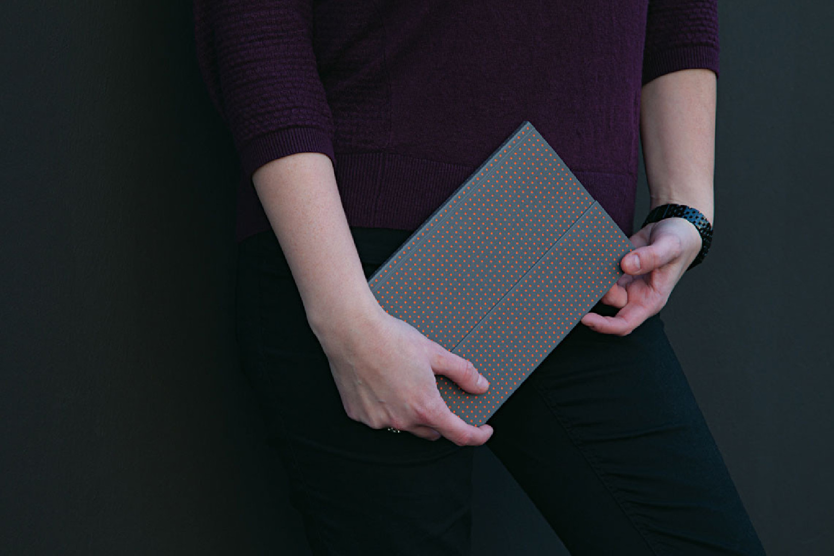 NOTEBOOK BLACK ON GREY CIRCULO A4 UNLINED PAPER-OH