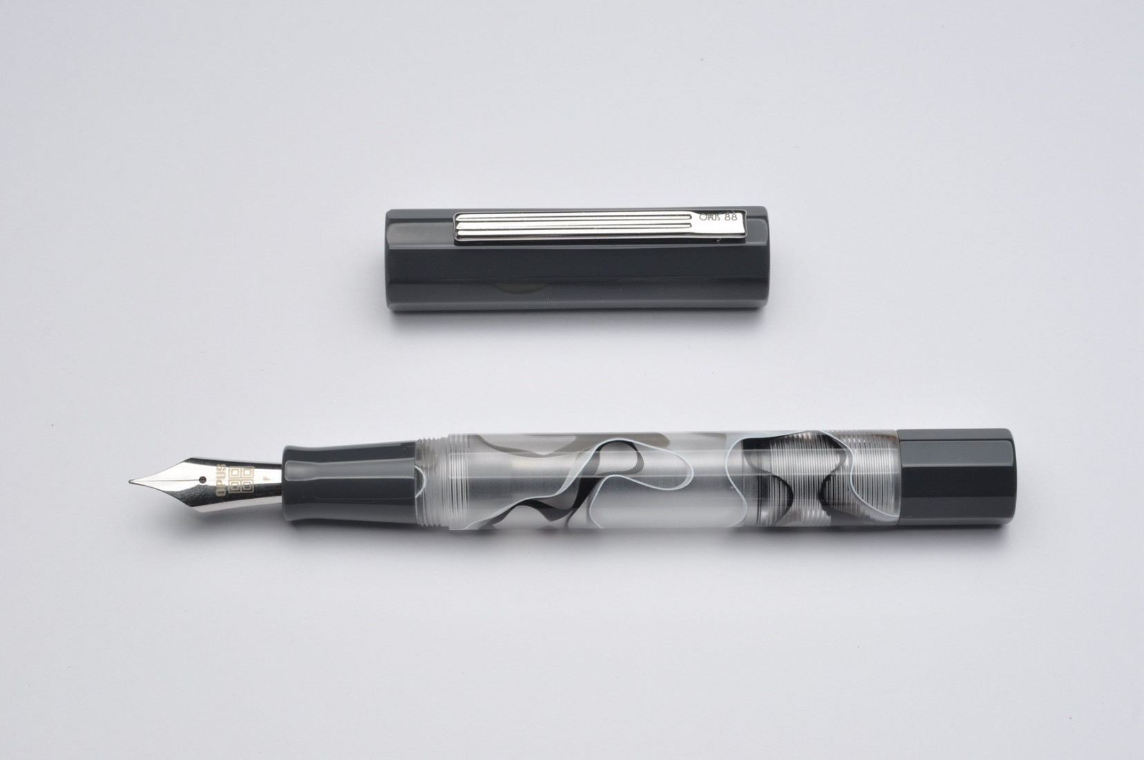 Opus 88 Flow transparent grey fountain pen