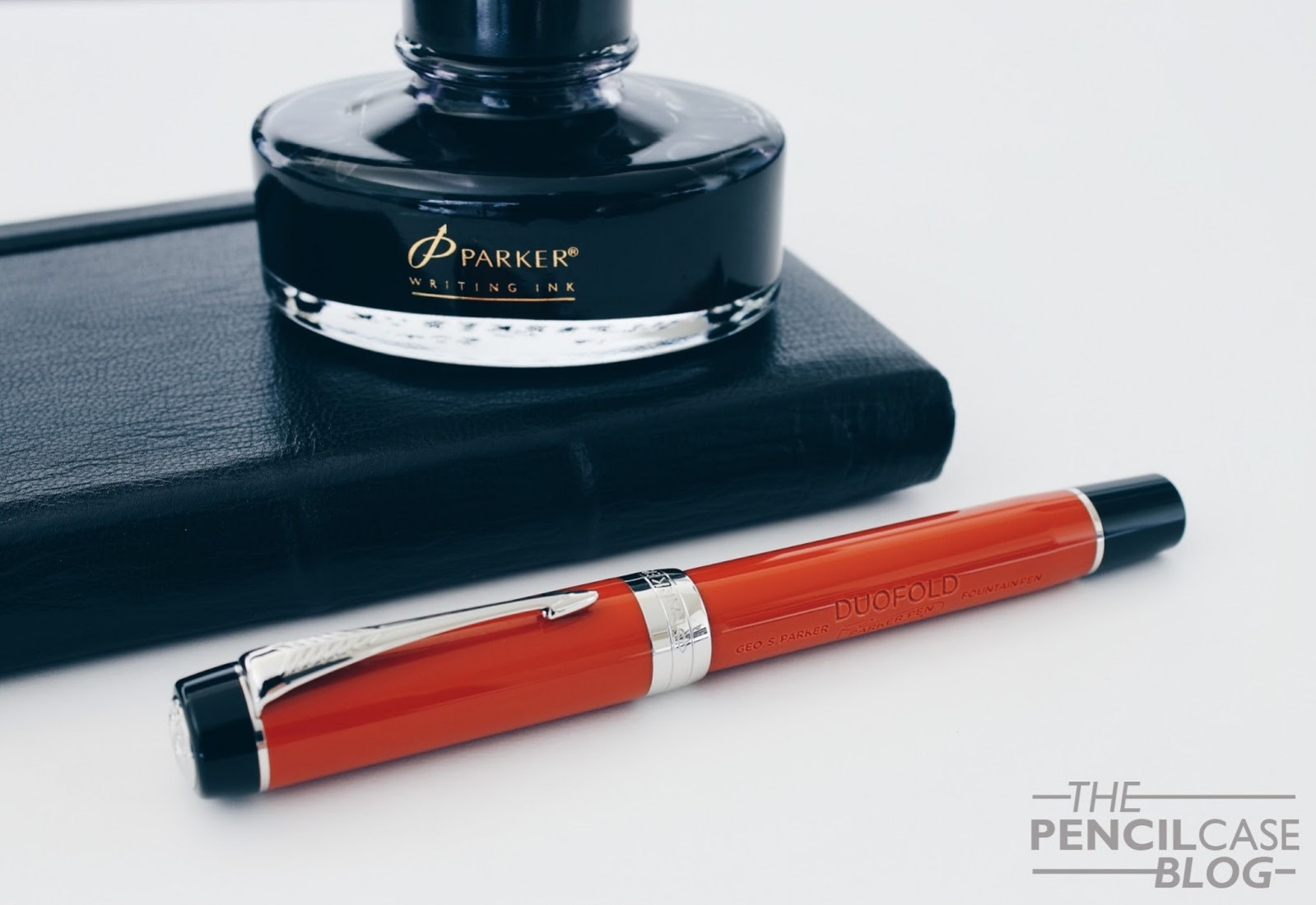 Parker Duofold Centennial Fountain Pen, Classic Big Red Vintage, Solid Gold Nib, Black Ink and Convertor (1931376)