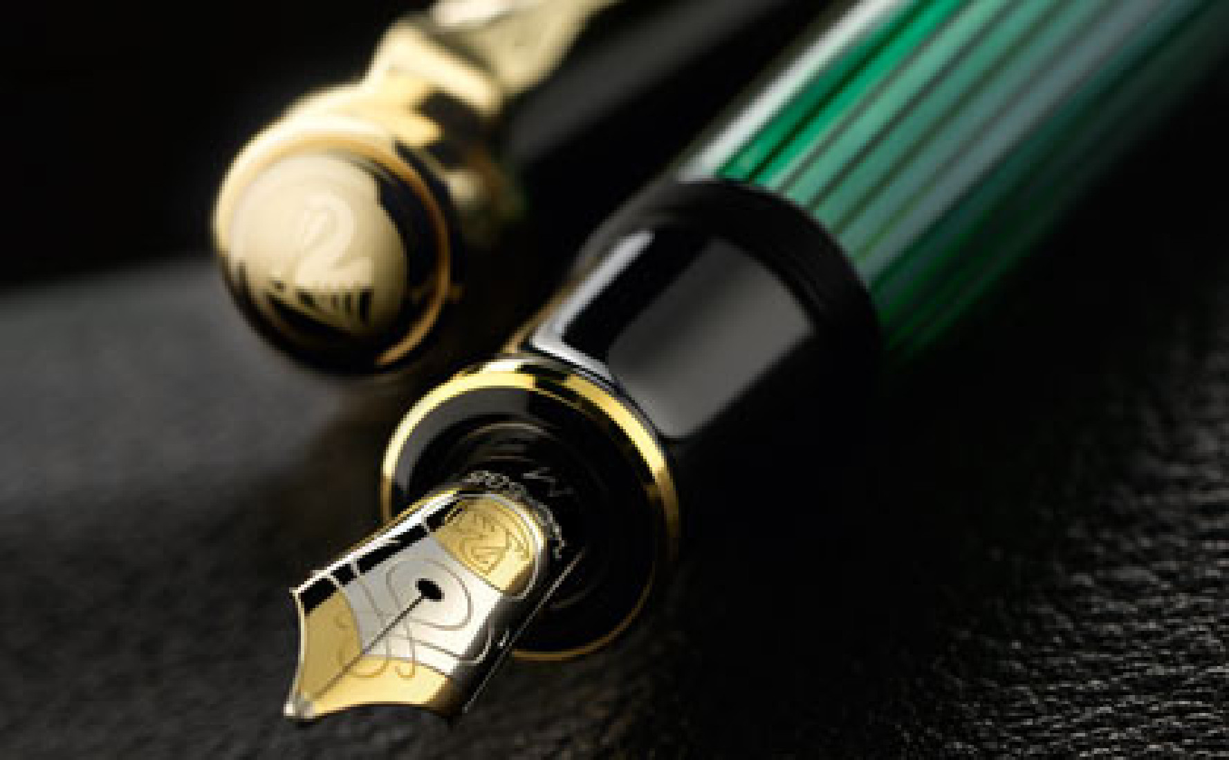 Pelikan Souveran M400 Black Green  Fountain Pen Extra Fine nib