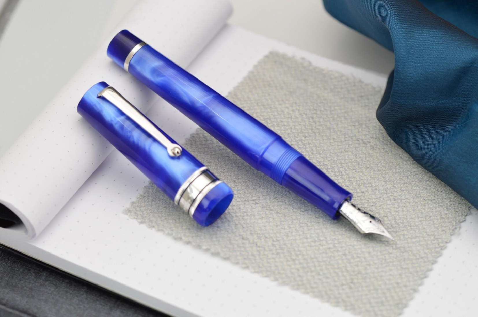 Santini Italia Libra Diamond Blue RP 18k  piston filler fountain pen
