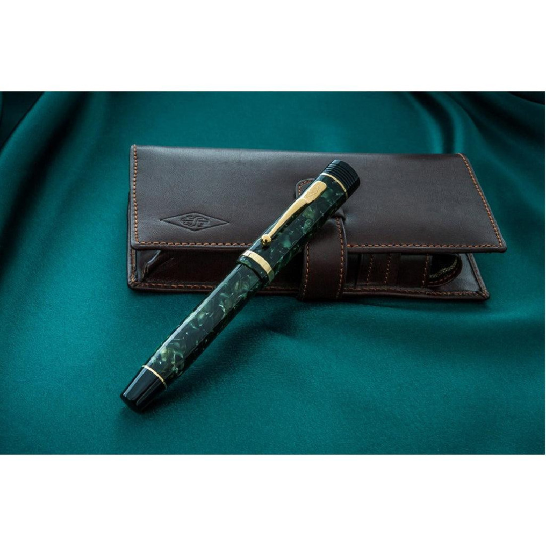 Conway Stewart Churchill Bracket Green  Fountain Pen