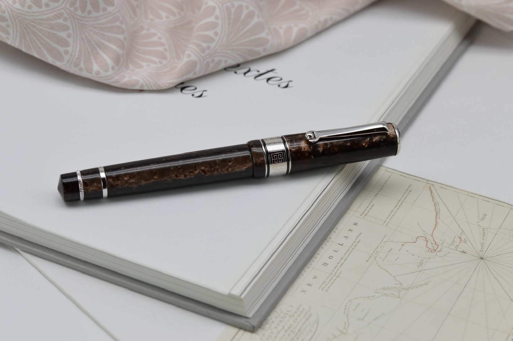 Santini Italia Giant Obsession Fine Flexy 18k nib with ebonite feeder and piston filler pen