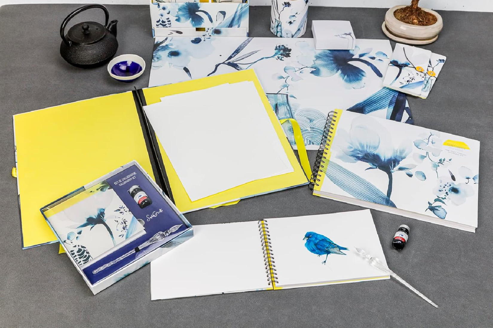 Clairefontaine Rhodia 115947C - A Drawing Board Closure 3 Ribbons 28x38cm - For A4 and 24 x 32 cm Formats - Floral Pattern Painted in Blue Ink - Inkebana Collection