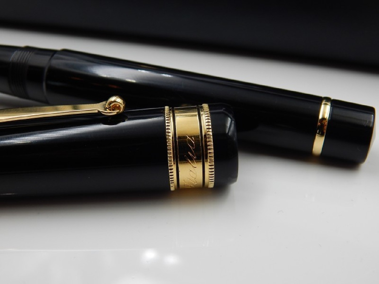 Santini Italia Libra Black GP 18k Superflexy nib piston filler pen