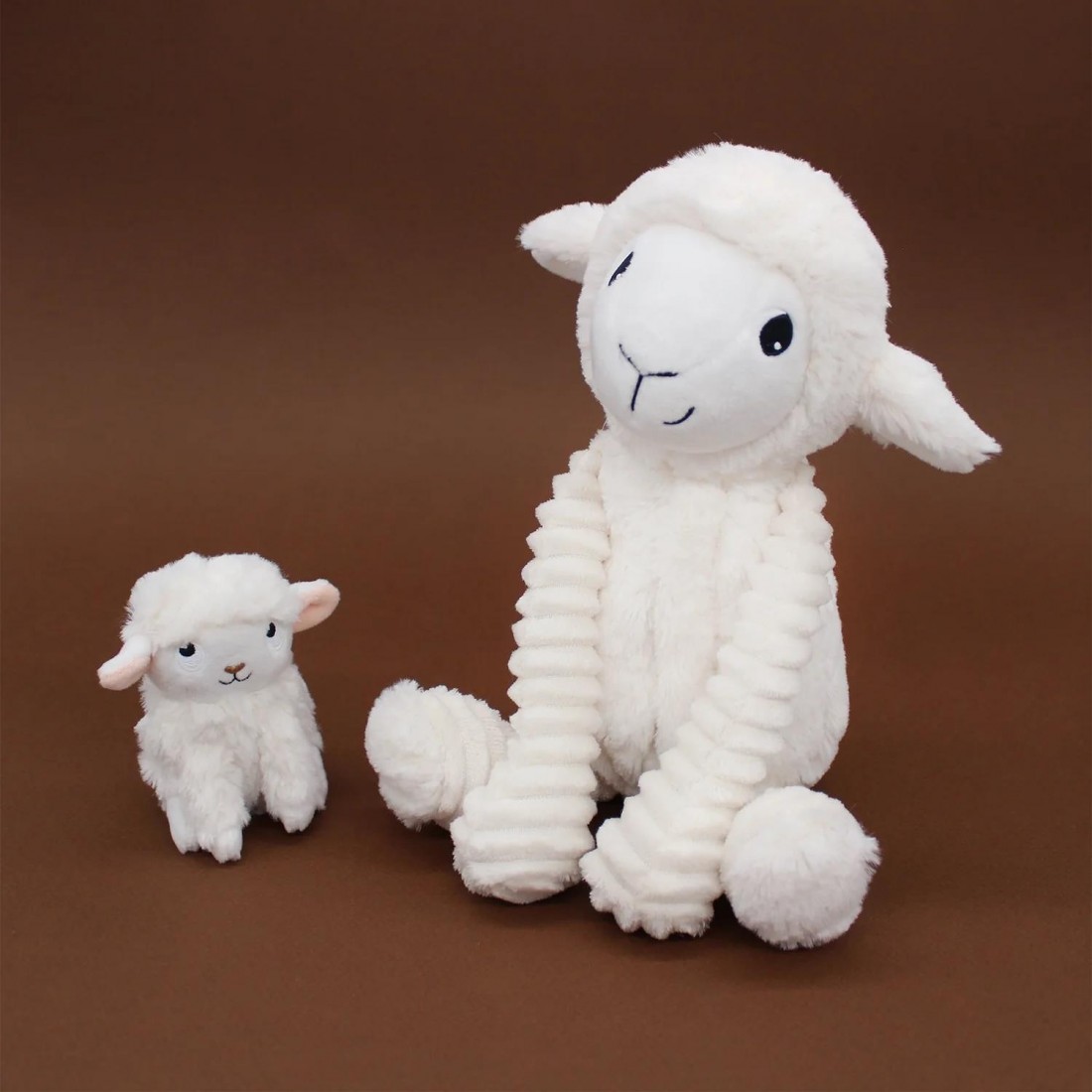 Olou sheep soft toy mom and her white baby Les Ptipotos 76060 Les Deglingos.