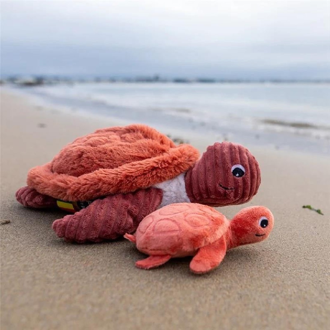Sauvenou turtle plush mother and her terracotta baby Les Ptipotos 73502 Les Deglingos