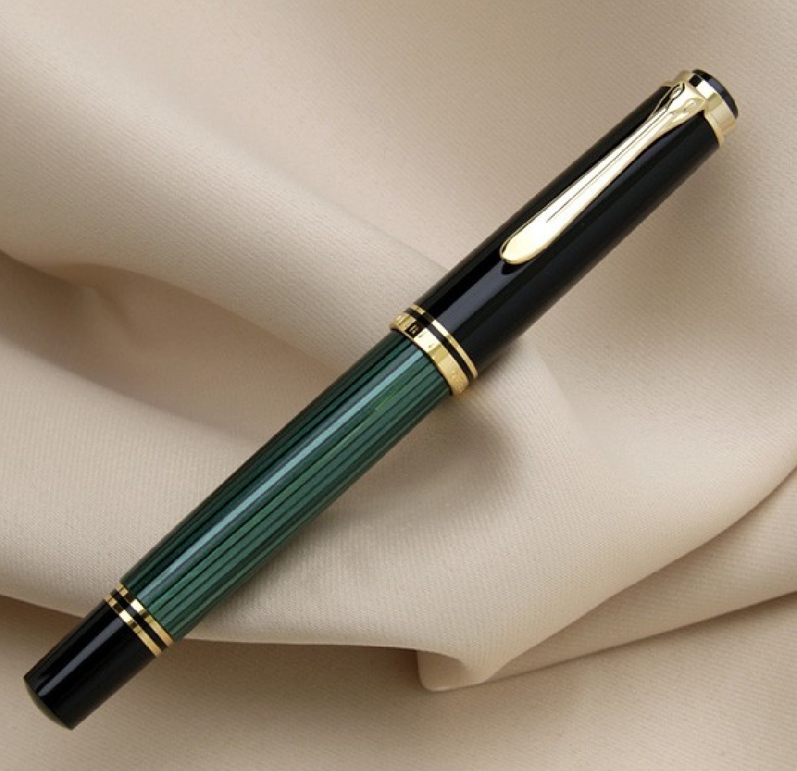 Pelikan Souveran M400 Black Green  Fountain Pen