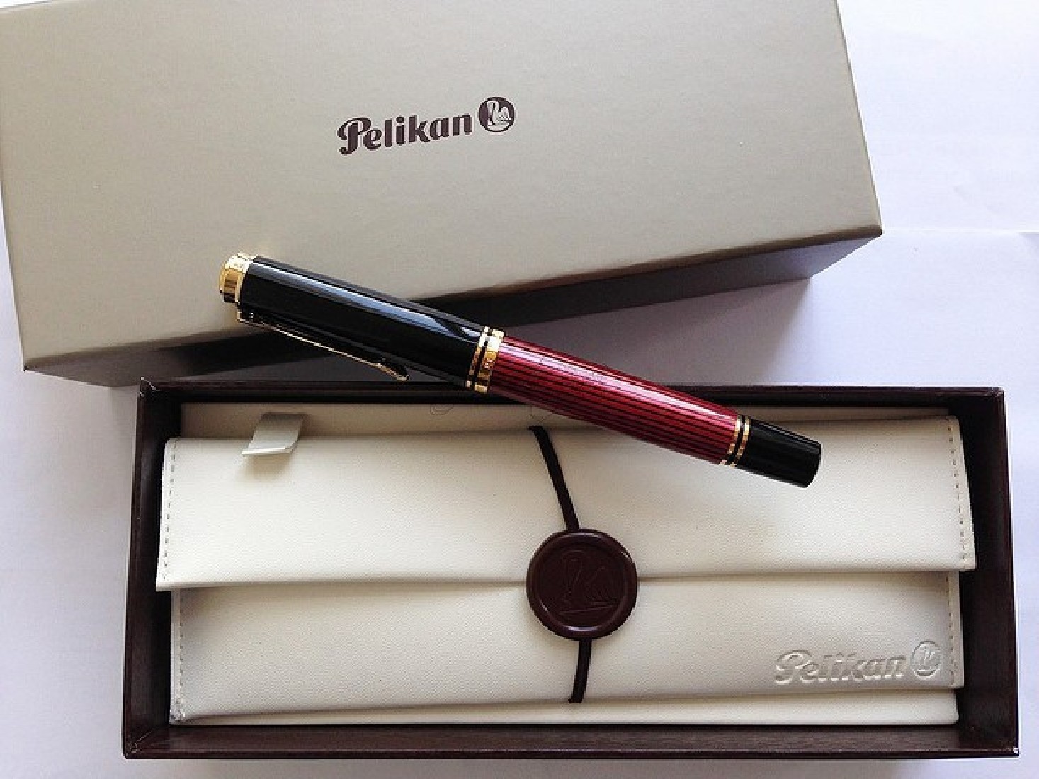 Pelikan Souveran M400 Black Red Fountain Pen