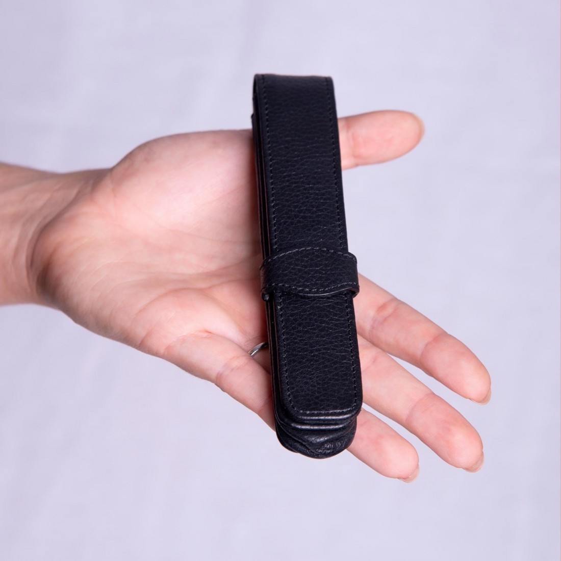 Leather flap case black  for 1 pen  ONLINE 90758