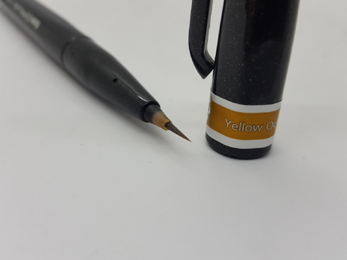 Pentel Artist Brush Sign Pen ultra fine- Yellow Ochre