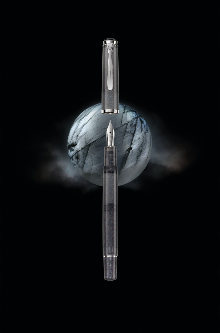 Pelikan Souveran M205 Moonstone Special Edition Fountain Pen with ink bottle