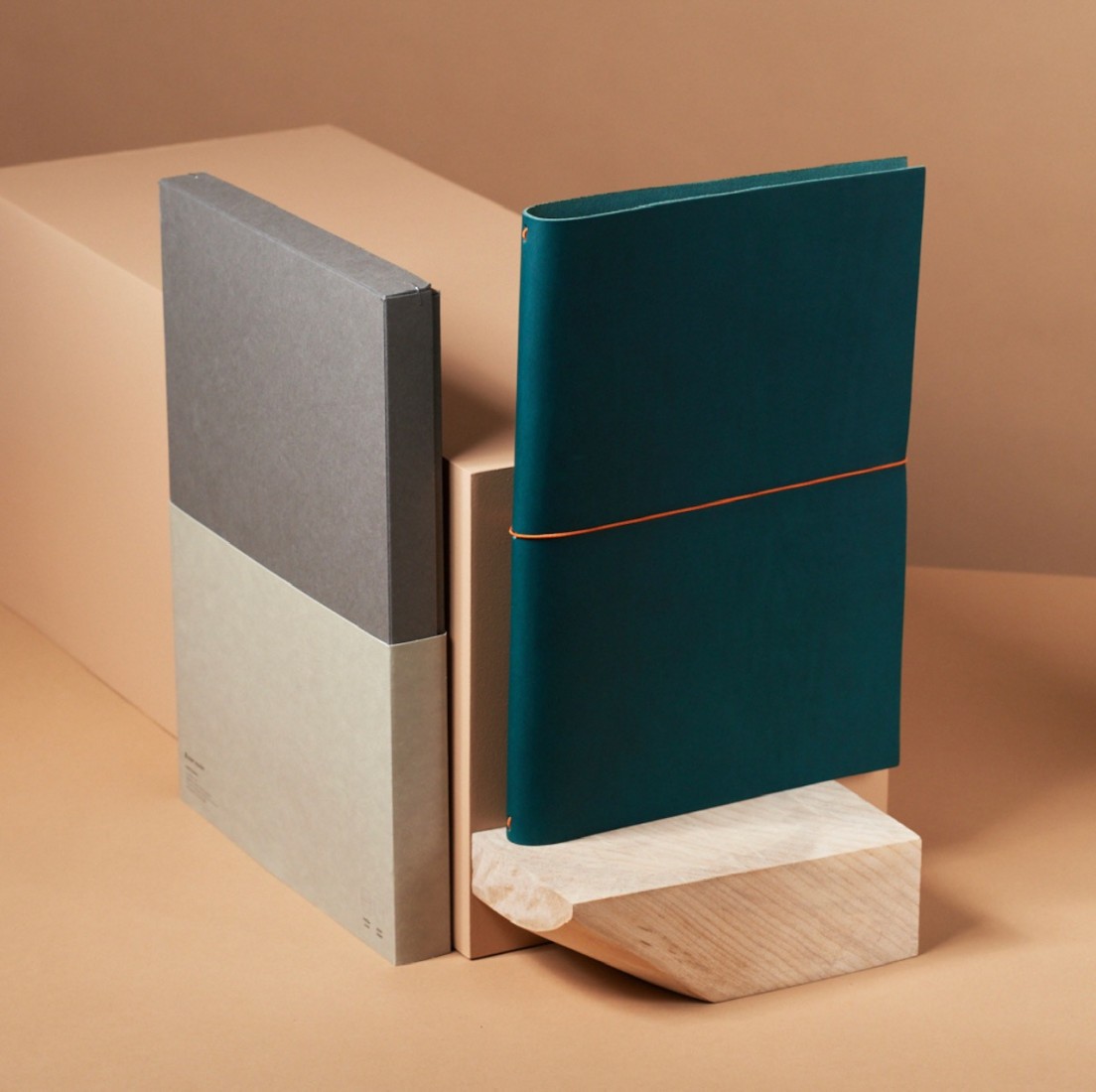 Paper Republic grand voyageur A4  petrol leather journal