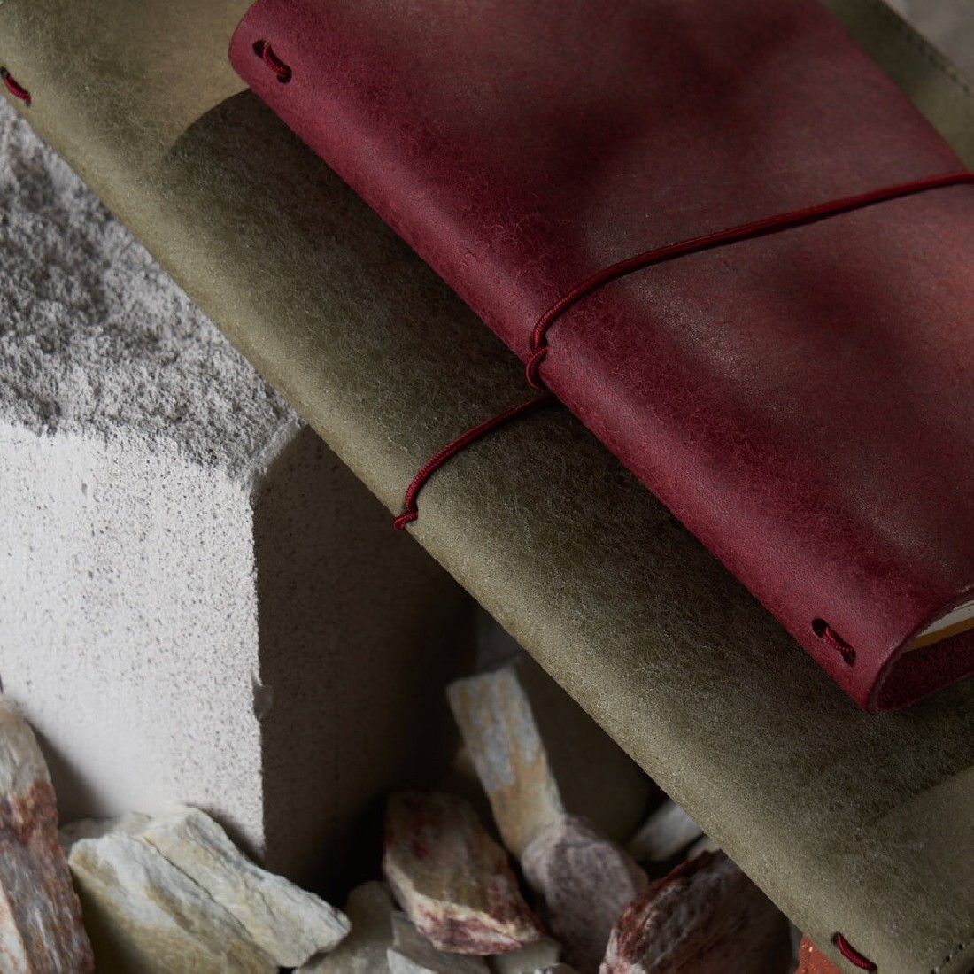 Paper Republic grand voyageur A4 stone grey leather journal.