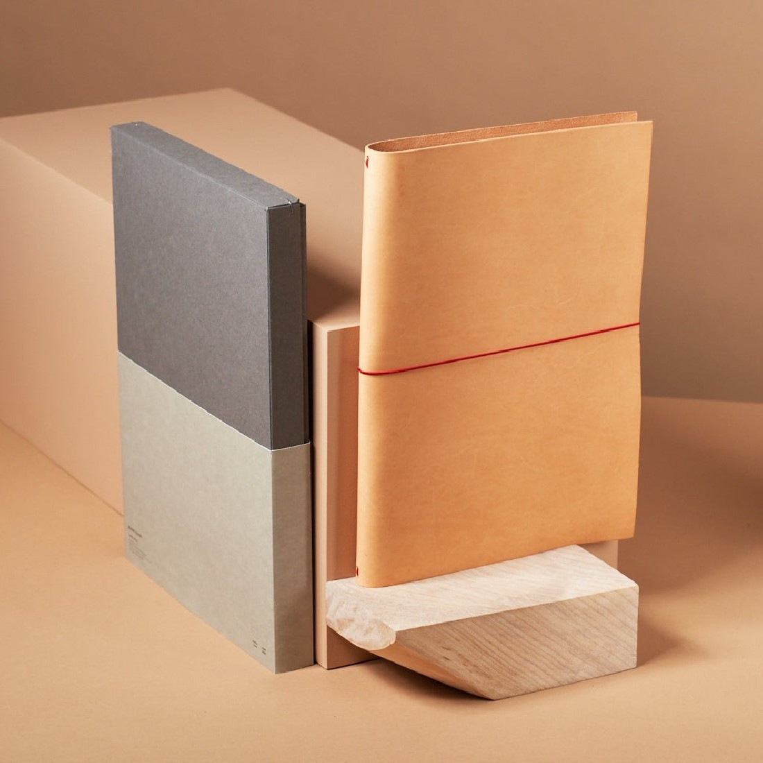 Paper Republic grand voyageur A4  sand leather journal
