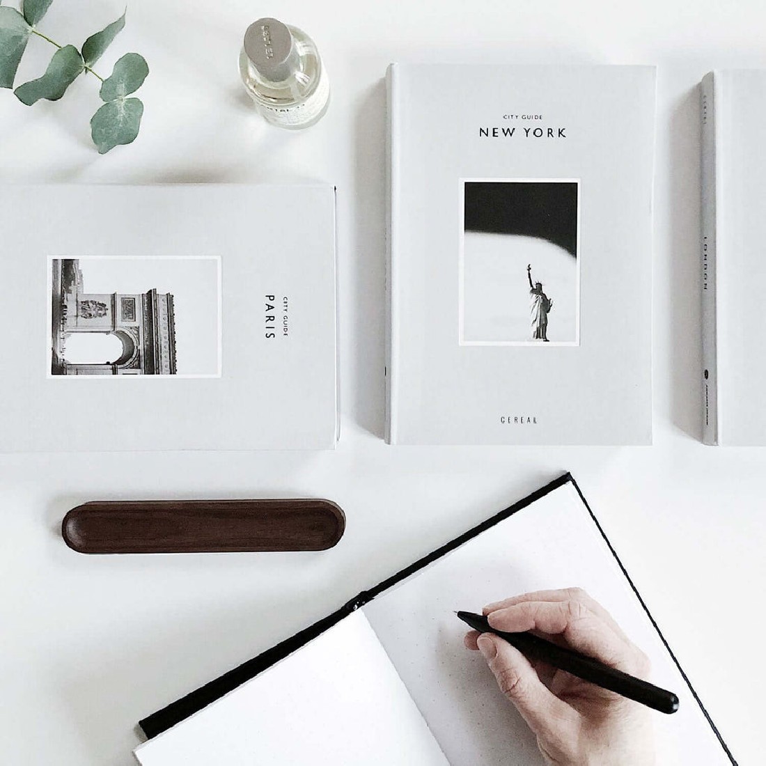 Stilform wooden holder Black Ebony.