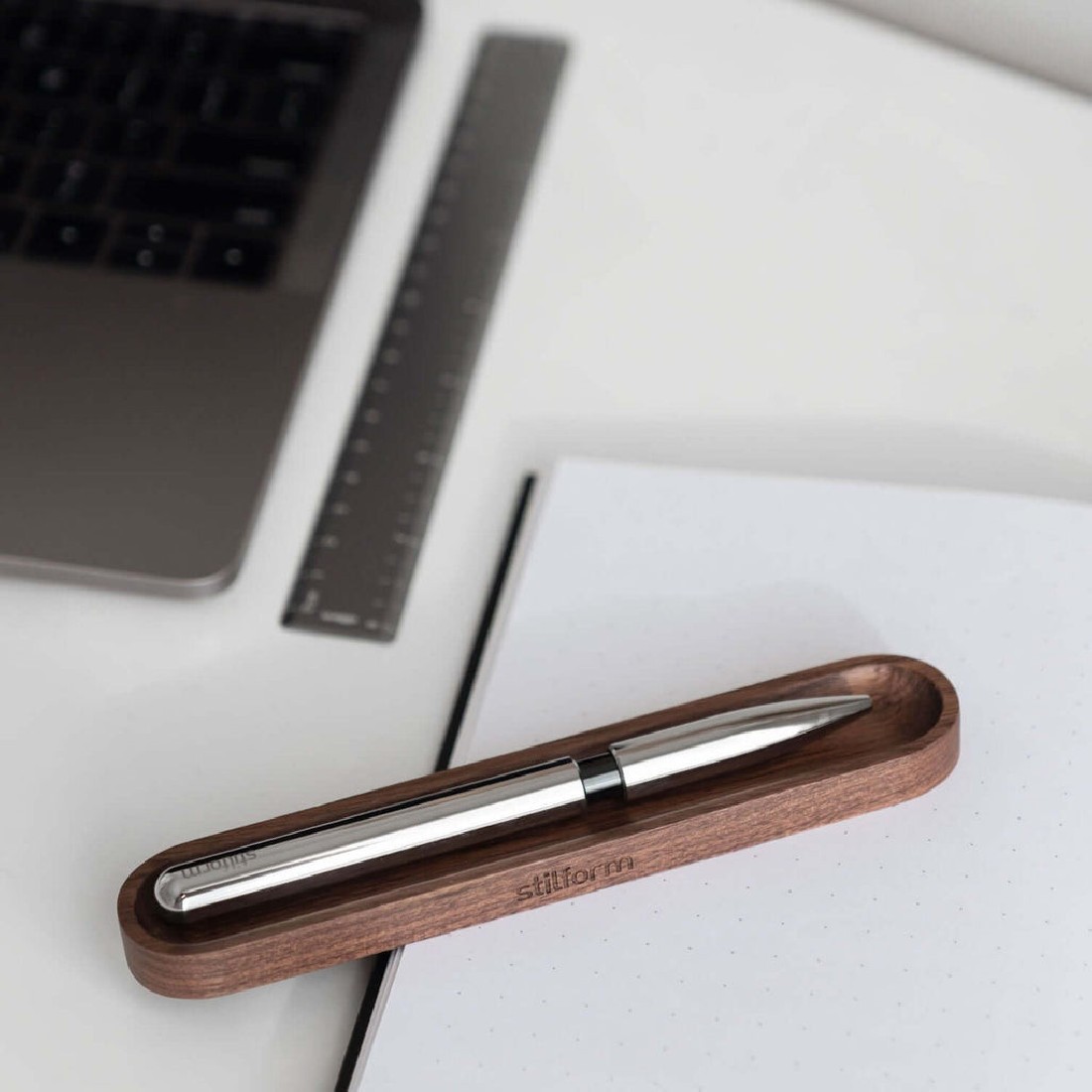 Stilform wooden holder American Walnut