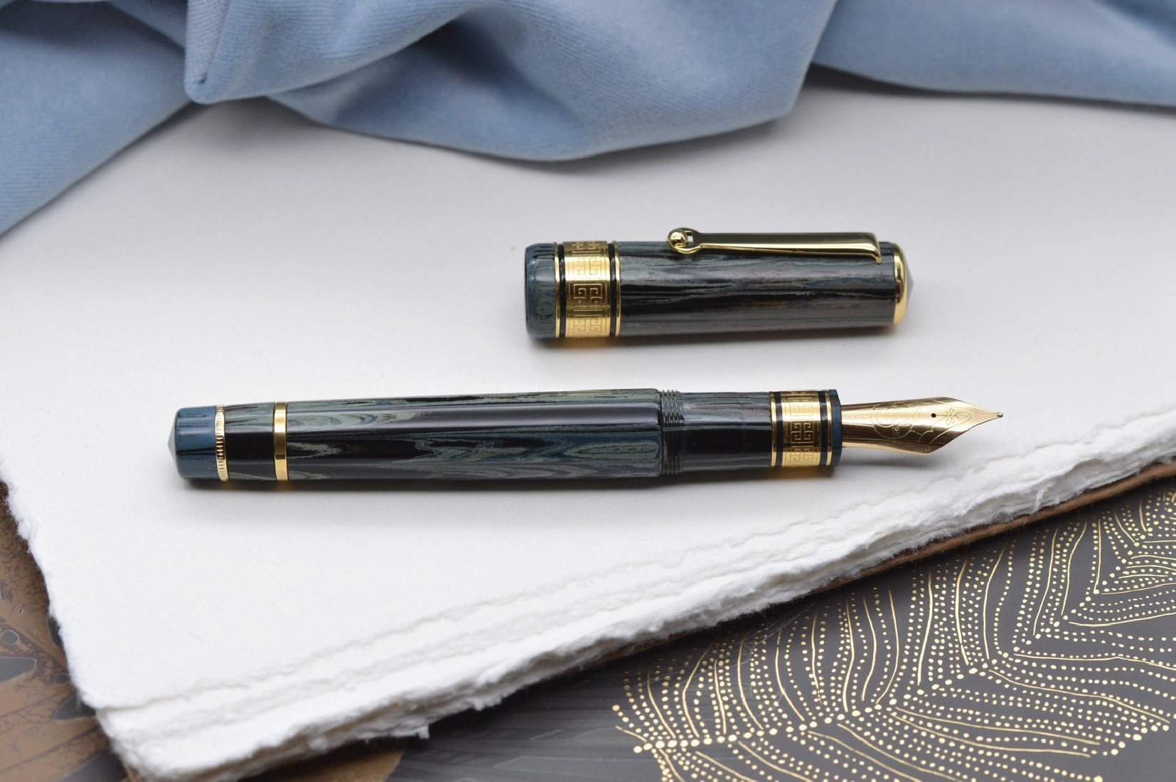 Santini Italia Giant Ebonite Indonesia fountain pen with Fine flex nr,8 nib 14k and ebonite feeder
