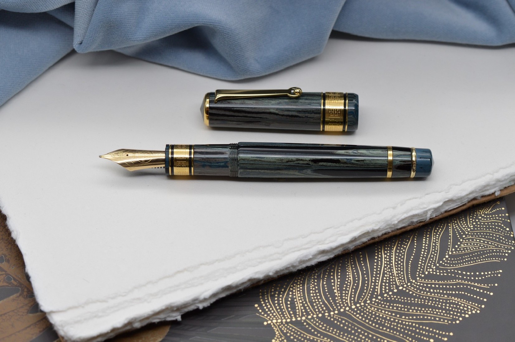 Santini Italia Giant Ebonite Indonesia fountain pen with Fine flex nr,8 nib 14k and ebonite feeder