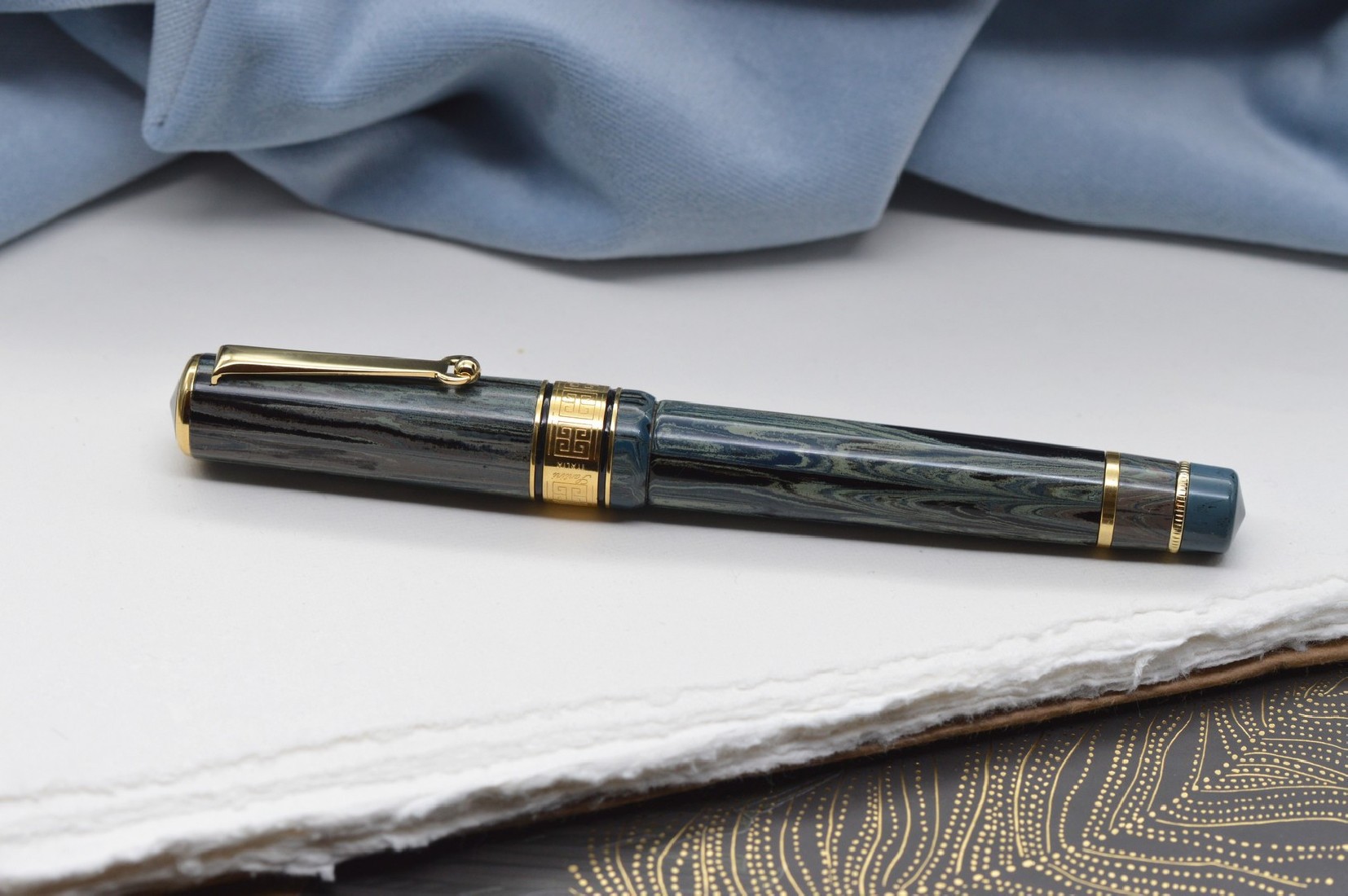 Santini Italia Giant Ebonite Indonesia fountain pen with Fine flex nr,8 nib 14k and ebonite feeder
