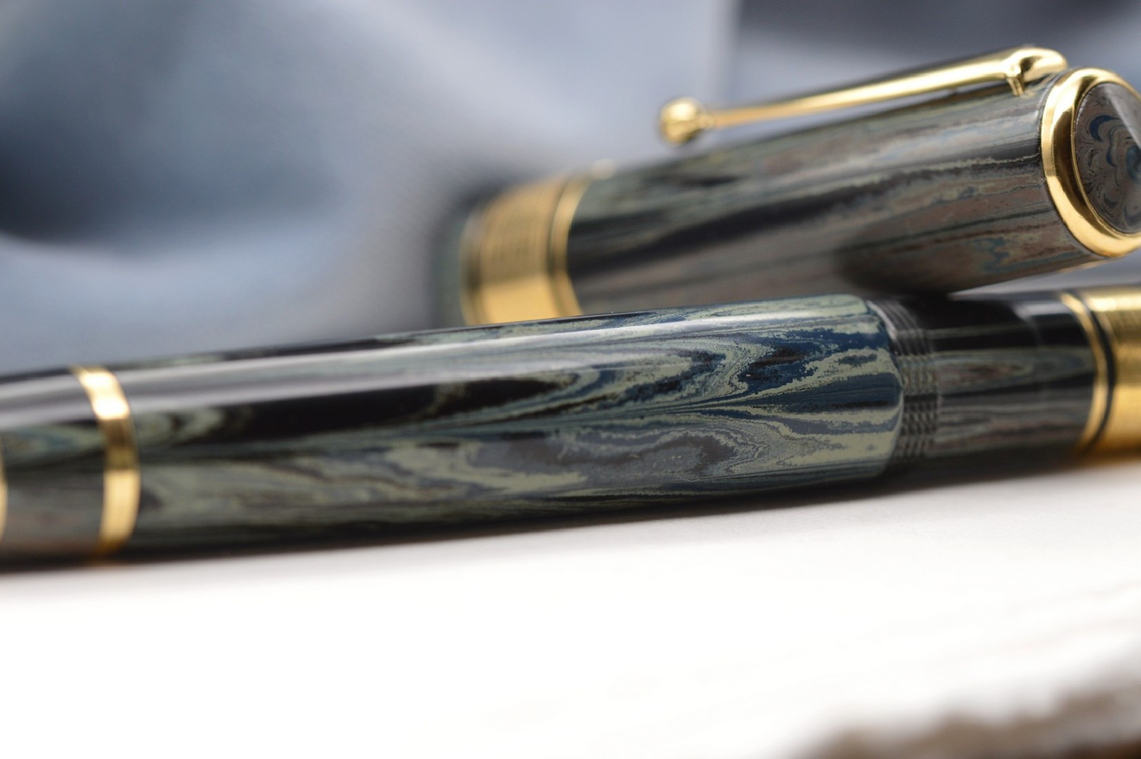Santini Italia Giant Ebonite Indonesia fountain pen with Fine flex nr,8 nib 14k and ebonite feeder