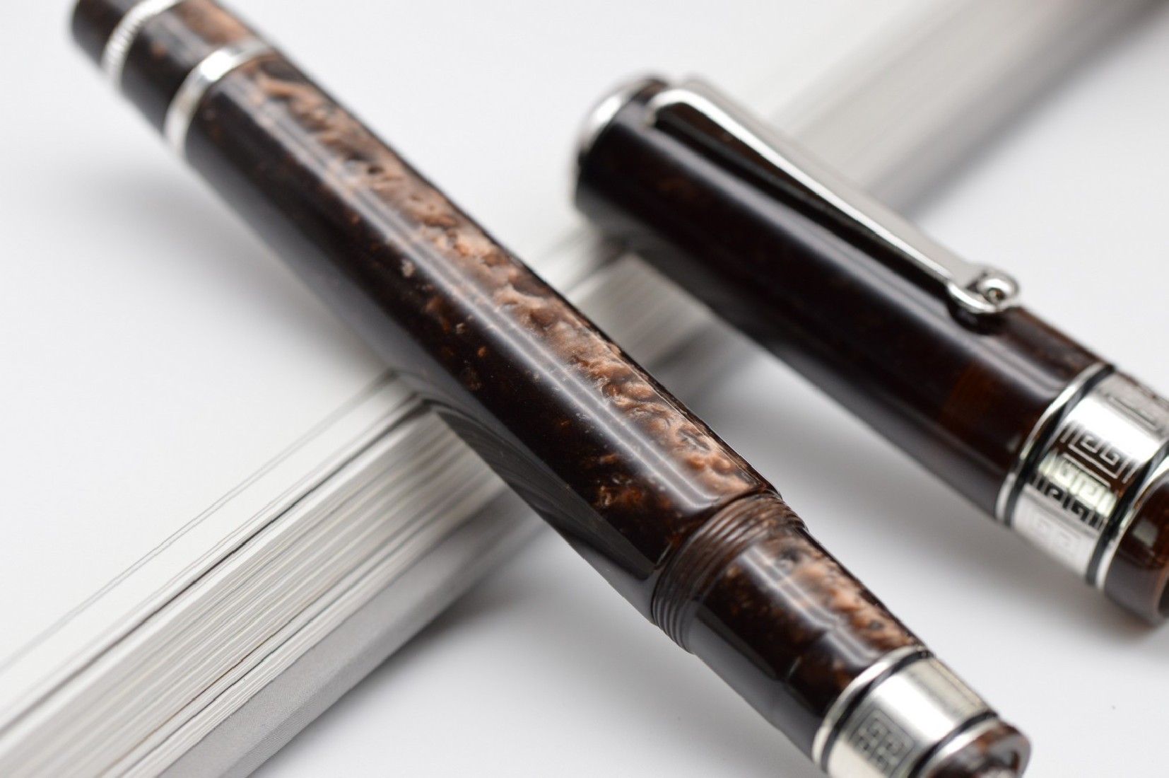 Santini Italia Giant Obsession Fine Flexy 14k nr.8 nib with ebonite feeder and piston filler pen