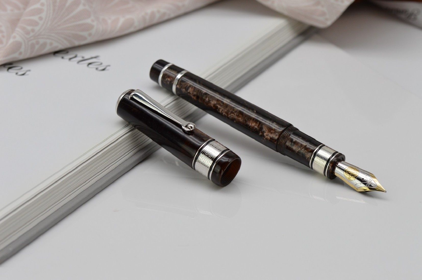 Santini Italia Giant Obsession Fine Flexy 14k nr.8 nib with ebonite feeder and piston filler pen