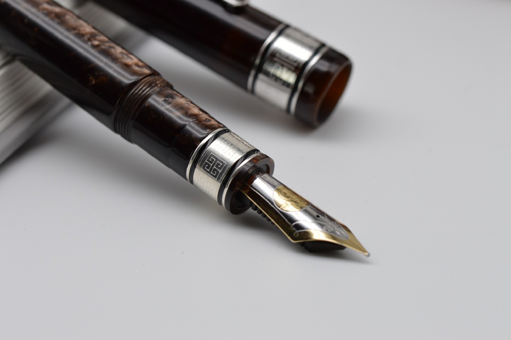 Santini Italia Giant Obsession Fine Flexy 14k nr.8 nib with ebonite feeder and piston filler pen