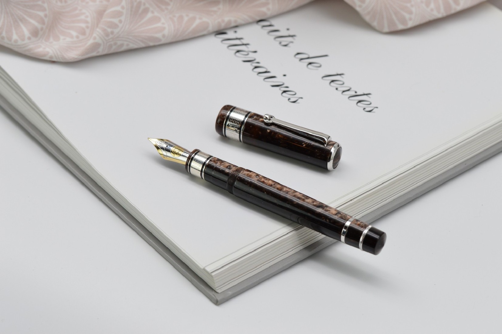 Santini Italia Giant Obsession Fine Flexy 14k nr.8 nib with ebonite feeder and piston filler pen