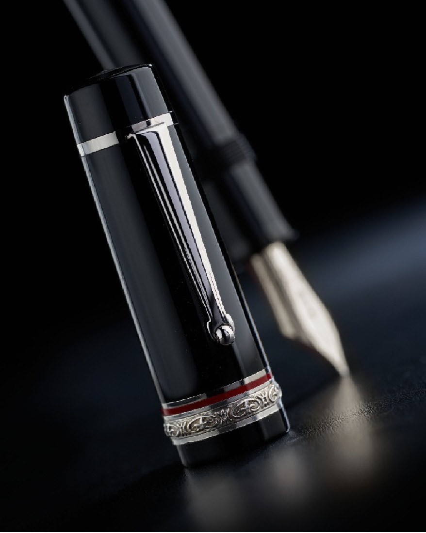 Delta DV Oversize PT Magnifica N8 nib Fountain Pen