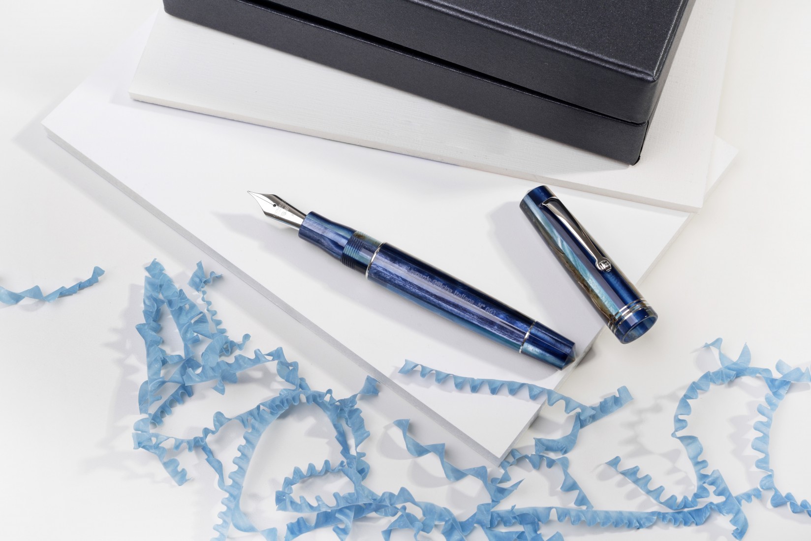 Leonardo Officina Italiana Momento Zero Hawaii Blue RT Fountain pen