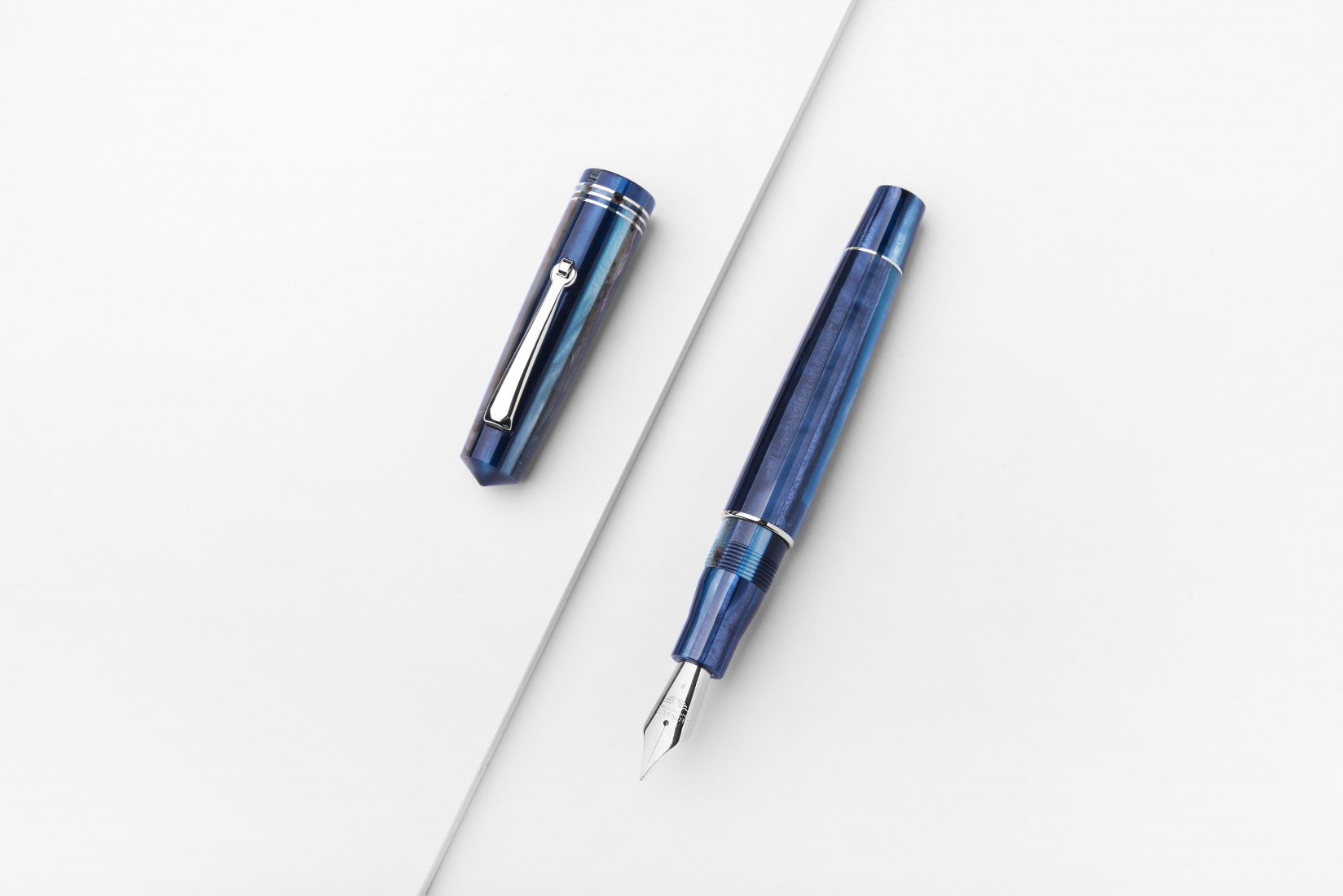 Leonardo Officina Italiana Momento Zero Hawaii Blue RT Fountain pen