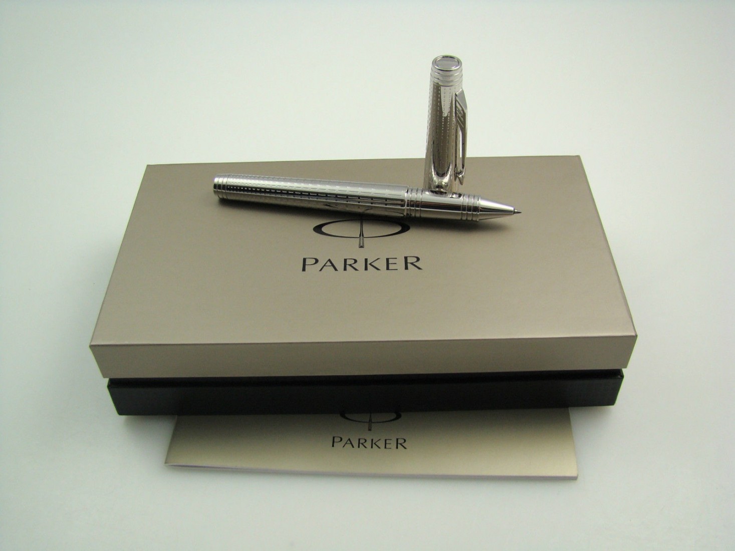PARKER PREMIER DELUXE SILVERY ST ROLLER BALL S0887990