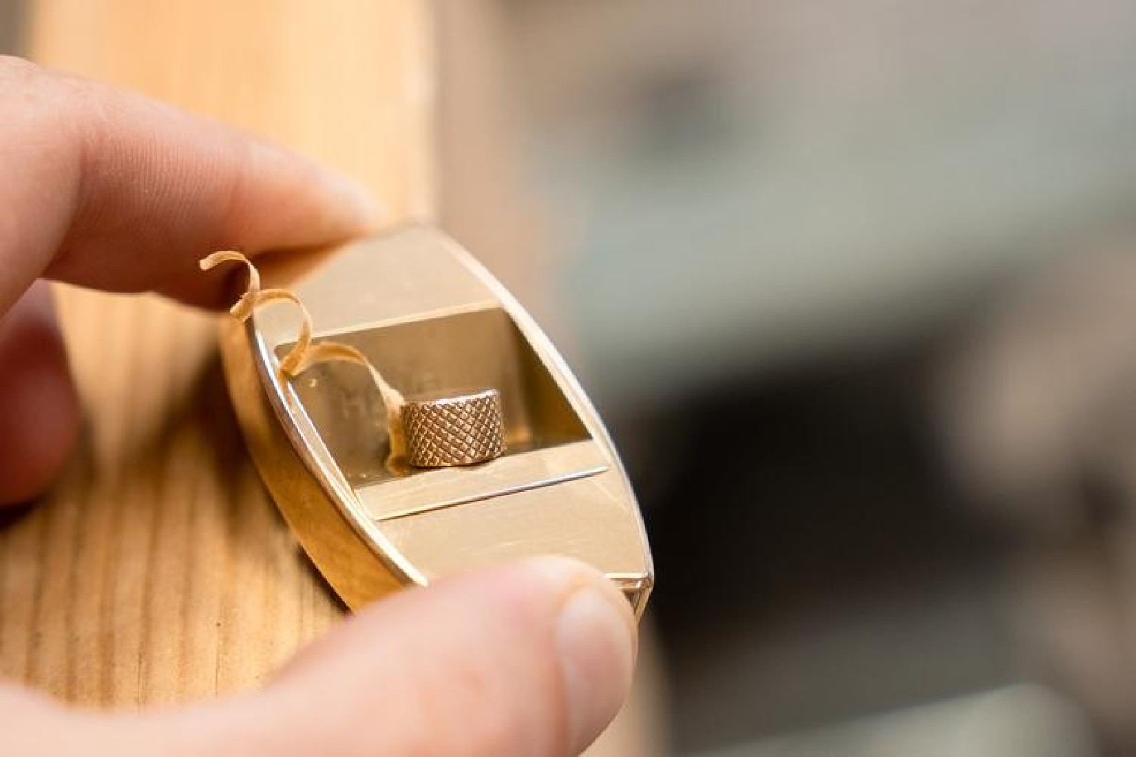 Makers Cabinet HOVER sharpener