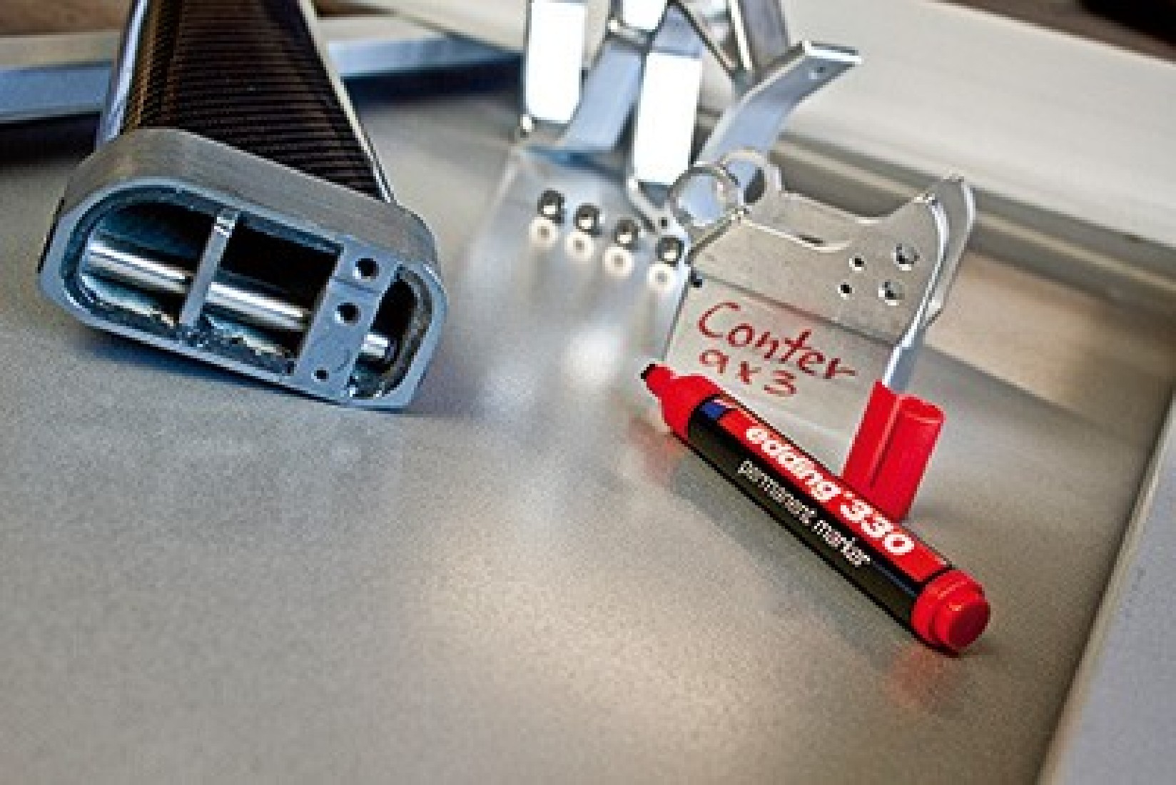 Μαρκαδόρος Ανεξίτηλος Πλακέ 1-5mm 330/1 Black Edding