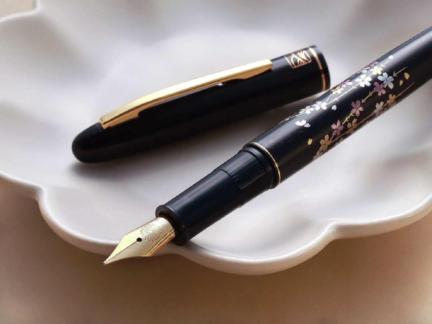 Kuretake Kindai Maki-e - Shidare Zakura WP-184-115 fountain pen