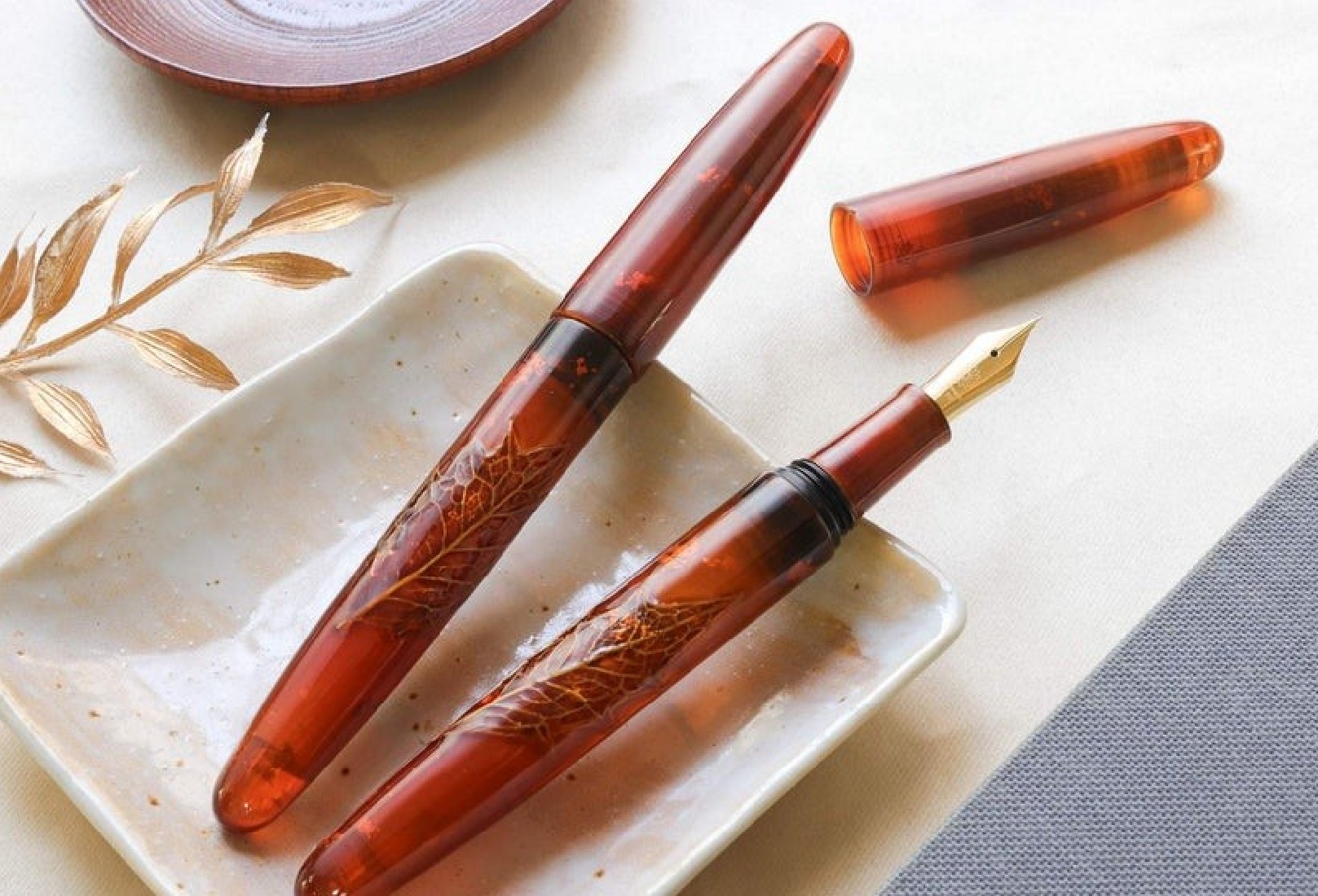 Wancher Tamesukashi Toumei - Kiei Holly Olive fountain pen