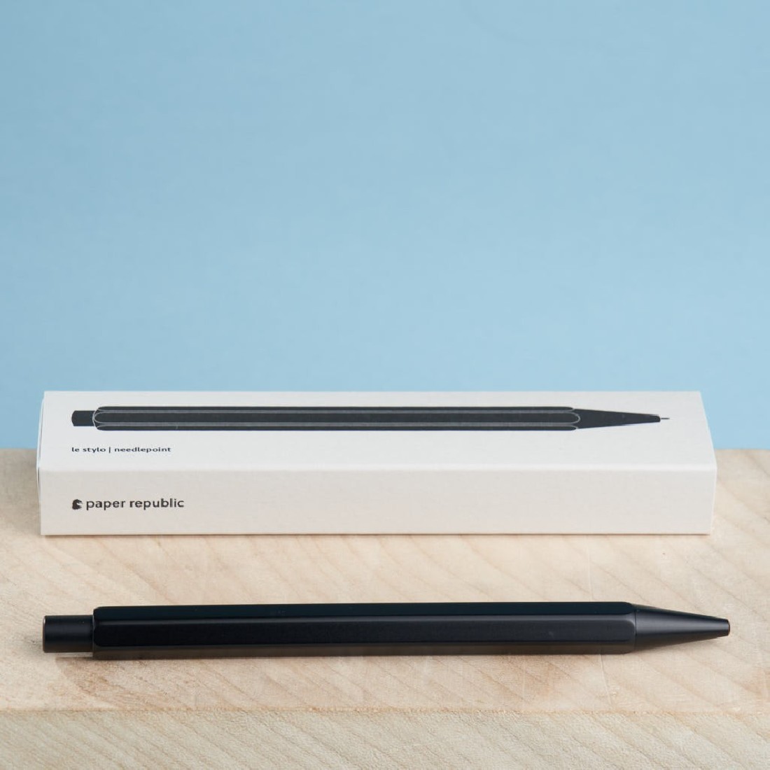 Paper Republic Le Stylo Needlepoint Pen Black