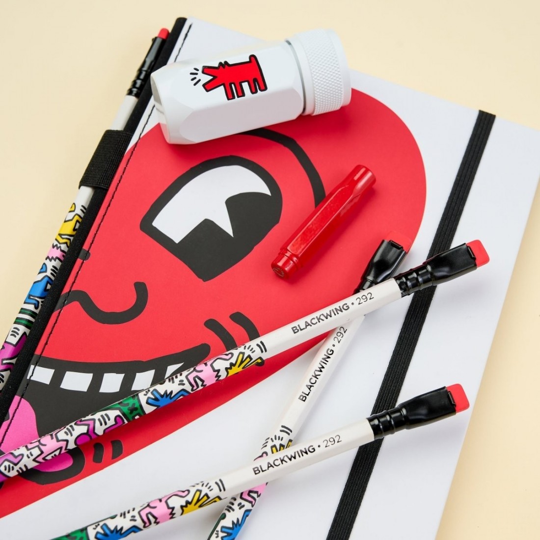 Blackwing Volume 292 - Keith Haring Smiling Heart Gift Set