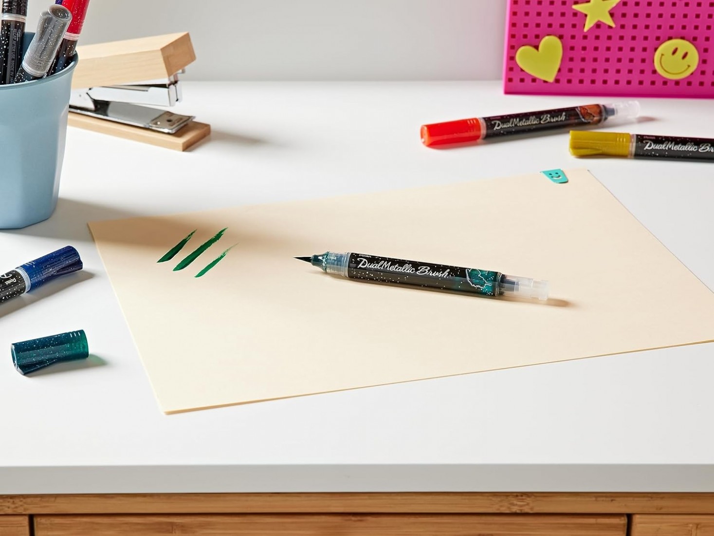 Pentel Dual Metallic Brush Pen, Filled With Iridescent Glitter Ink, Nylon Fibres, Set of 8 Assorted GFH-D8ST