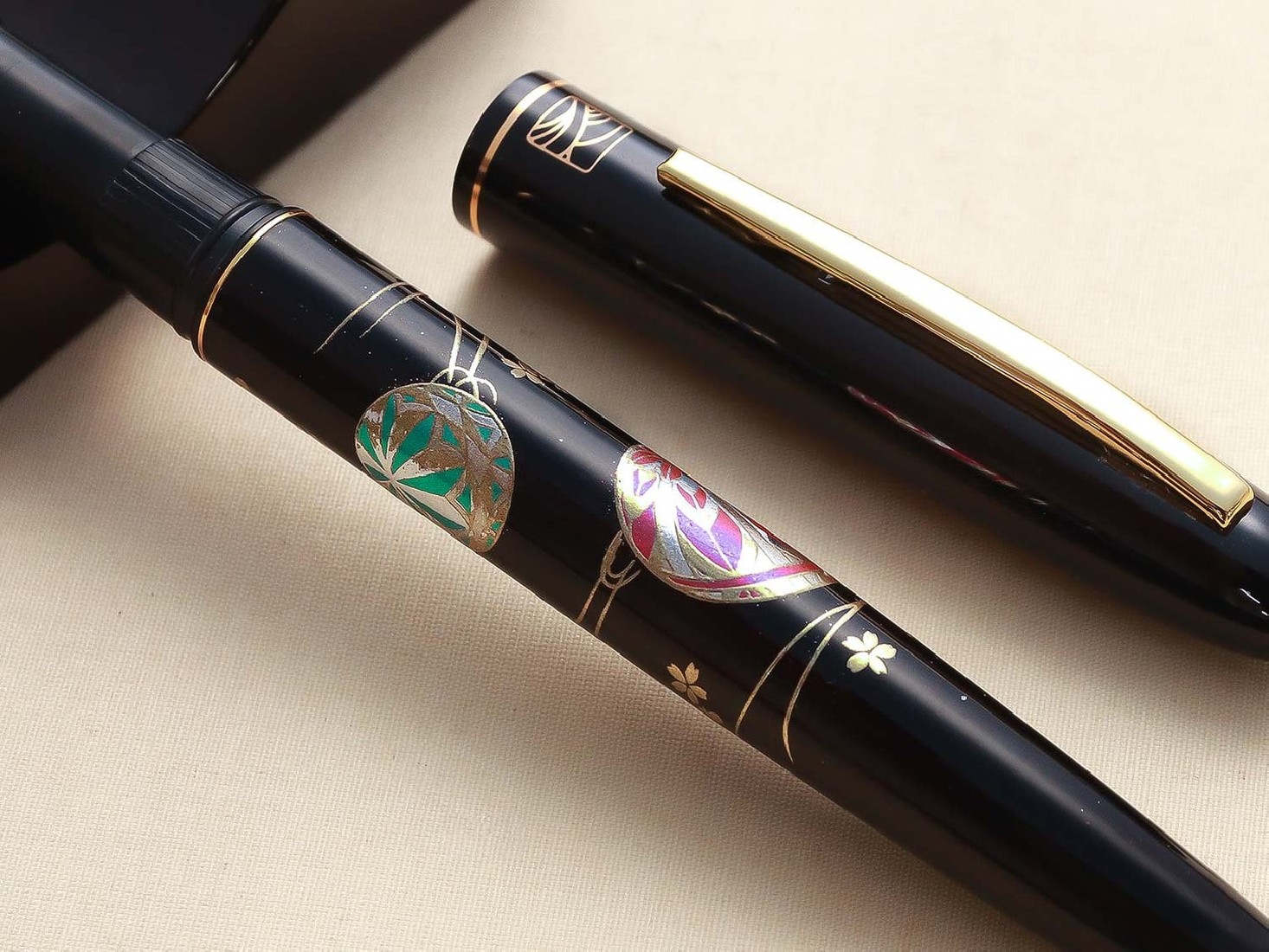 Kuretake Kindai Maki-e - Mari Asobi WP-KU-MAAO fountain pen