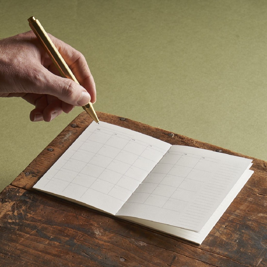 Paper Republic timeless monthly pocket