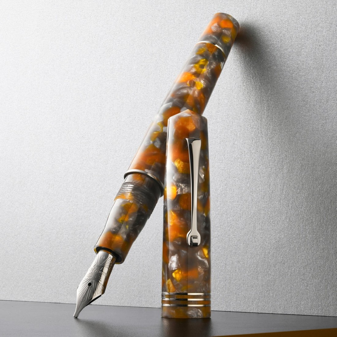 Leonardo Officina Italiana Momento Zero Lava Cenere ST Fountain Pen