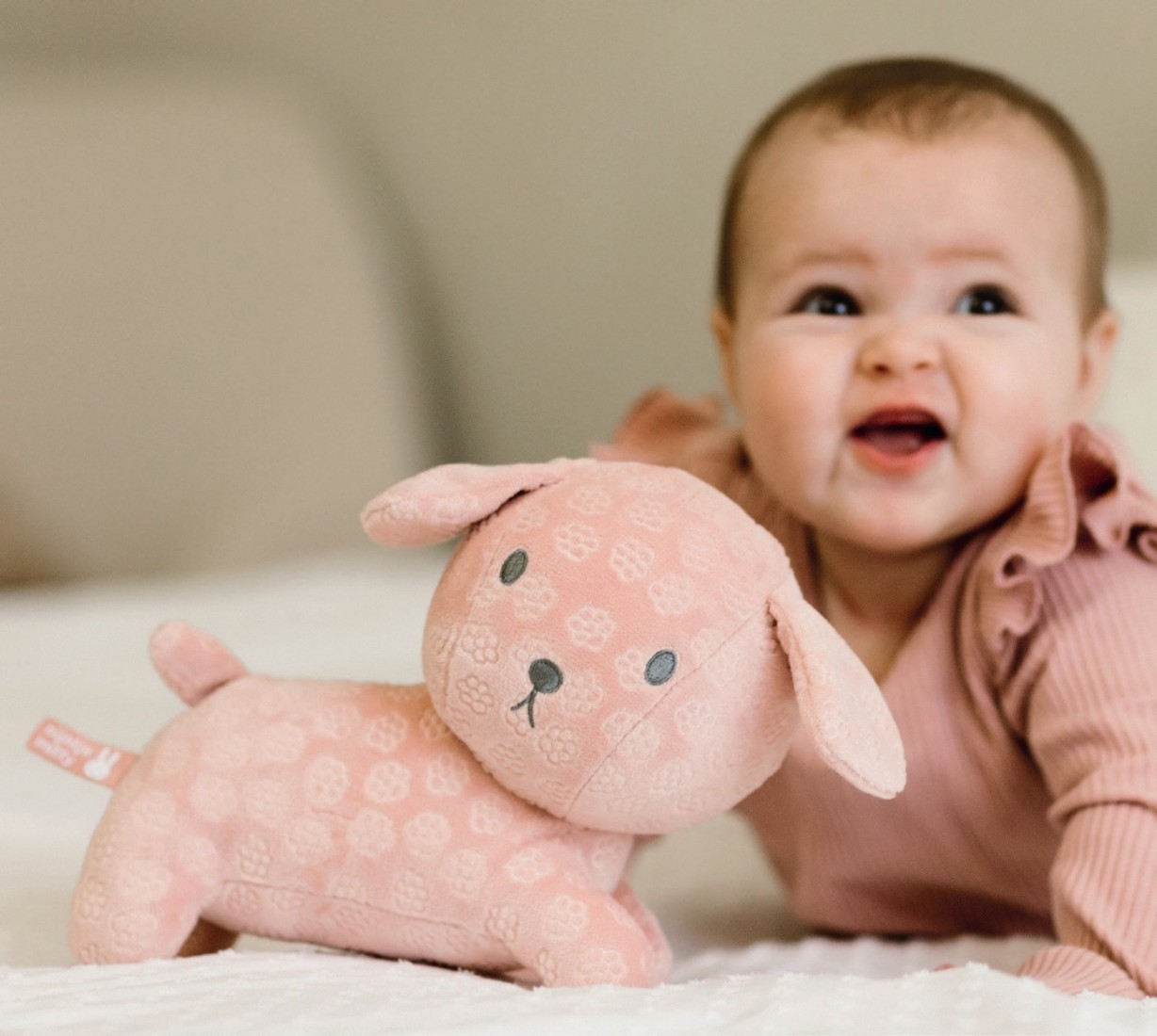 Λούτρινο Σκυλάκι Από Βελουτέ Ύφασμα 25cm Ροζ 3897 Miffy Flowers