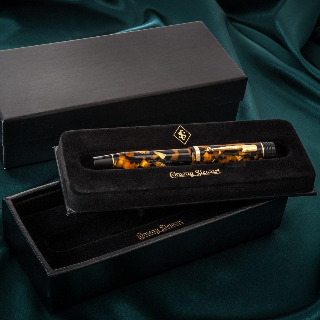 Conway Stewart Churchill Honey Noire Fountain Pen