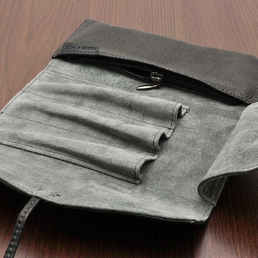 Pilot Pensemble Leather Pen Case - 3 Pens with Zipper Case, Black PSRF3-01-B