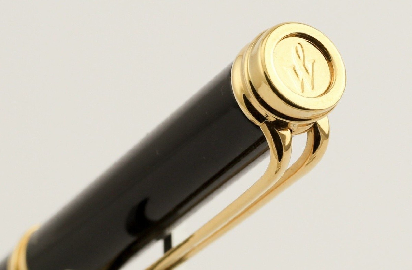 Waterman Harmonie laquer black gt fountain pen with free converter and 30ml bottled Frorida blue ink