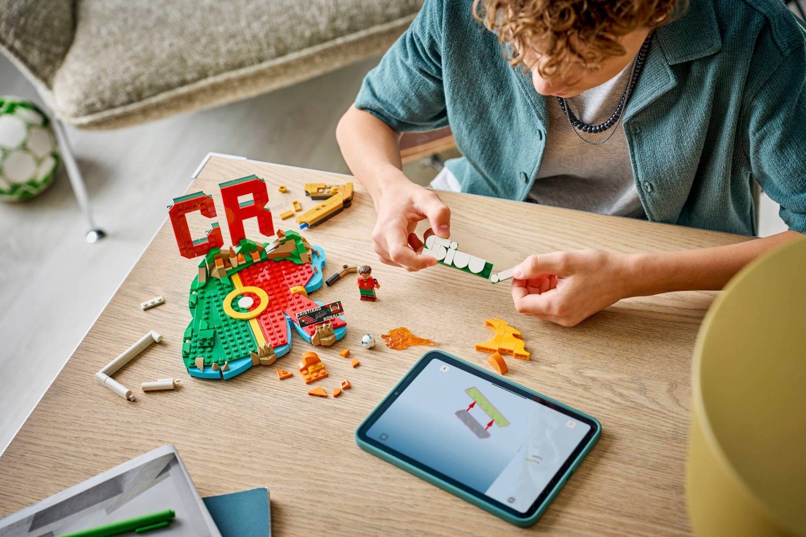 Cristiano Ronaldo – Football Highlights 43012 Lego Editions