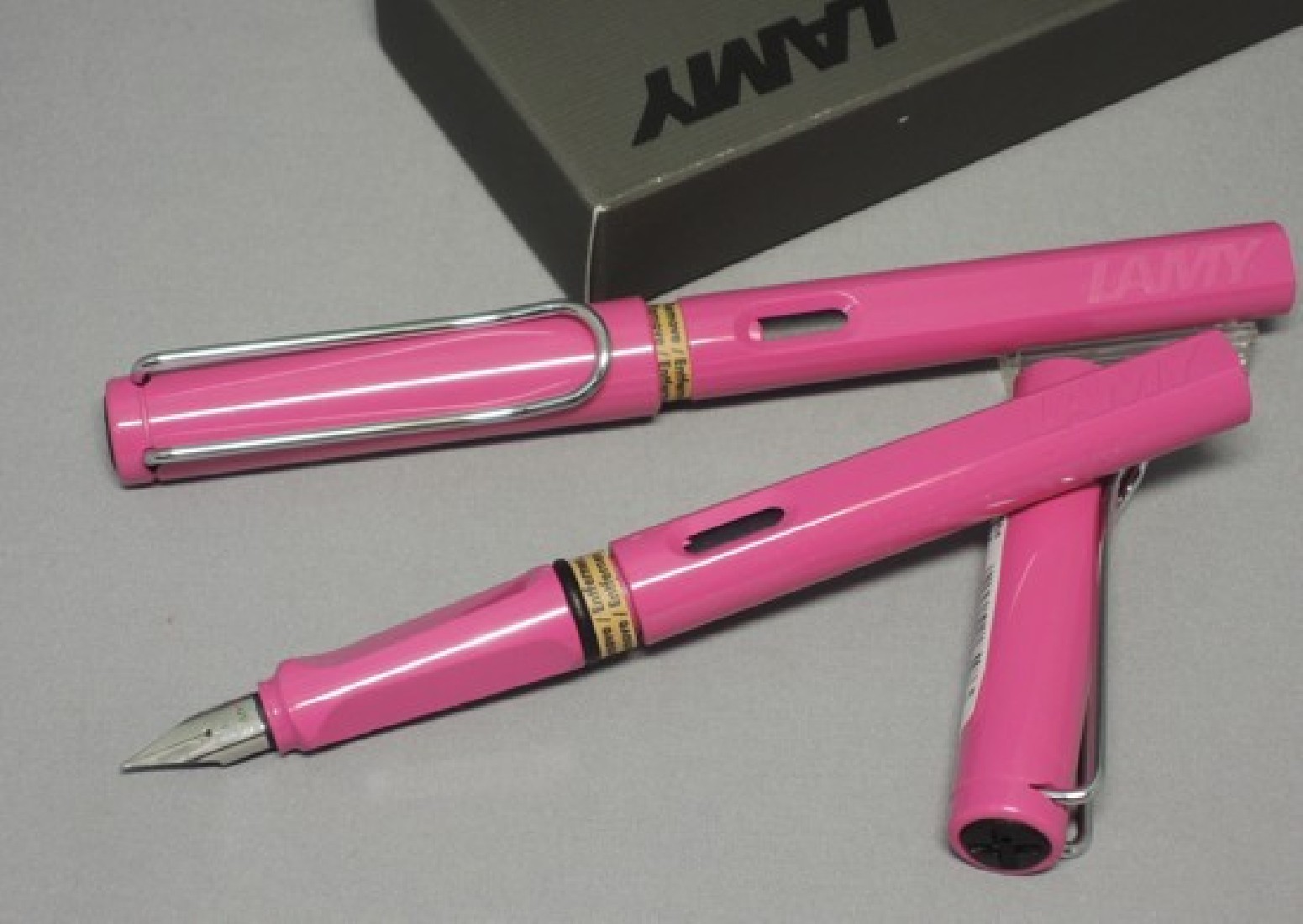 LAMY SAFARI SHINY PINK SPECIAL EDITION 13M FOUNTAIN PEN