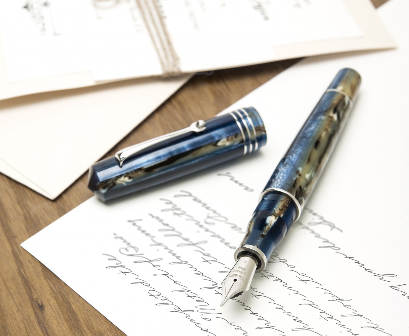 Leonardo Officina Italiana Momento Zero Dark Hawaii RT  Grande Fountain pen